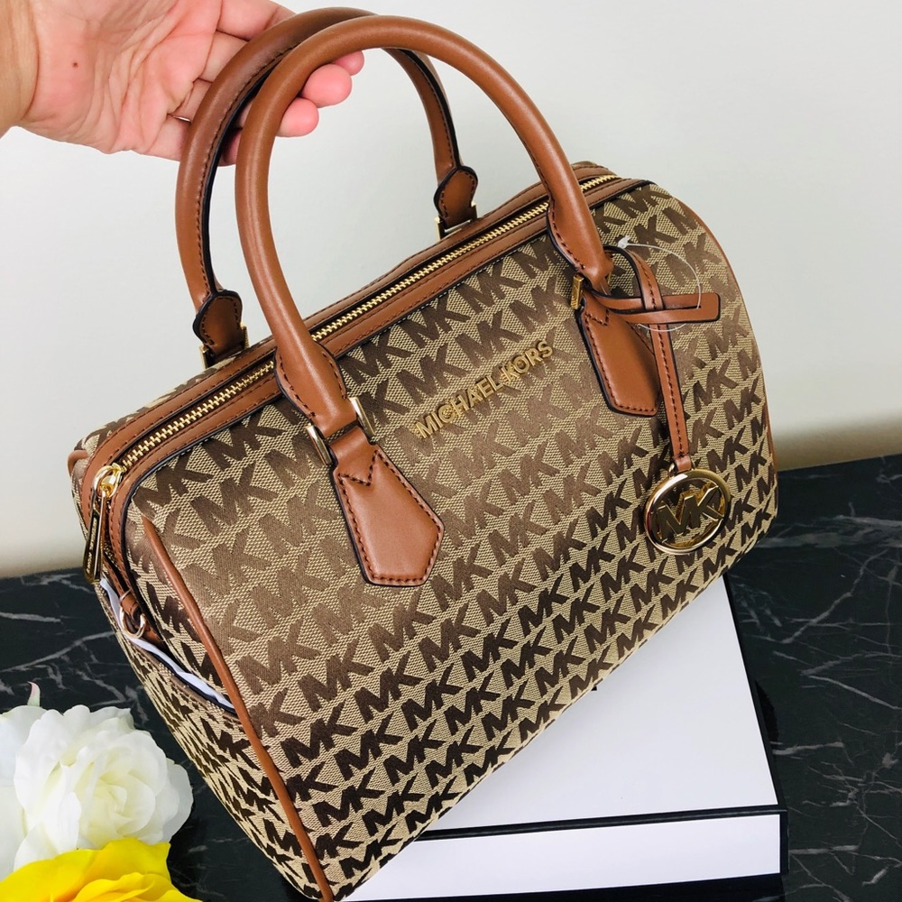 ❌SOLD Michael Kors Bedford duffle satchel - Picture 8 of 9